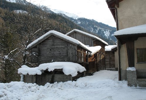 Juste  cot de l'église de Praz-de-Fort