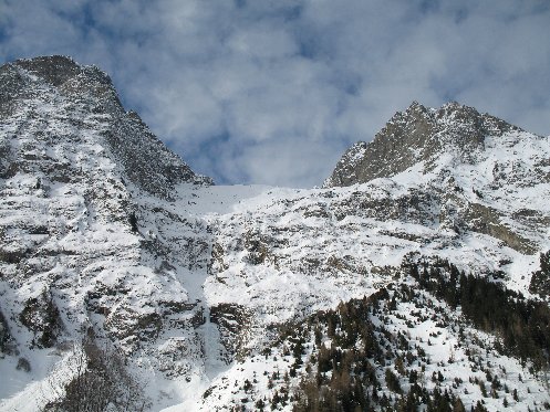 A gauche les Pointes des Six Niers 
        et à droite le Treutse Bô