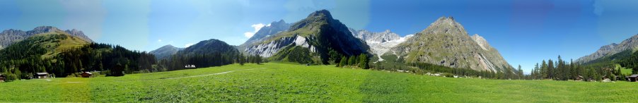 Le panorama de La Fouly. Photo prise le prs de la Pierre du Loup