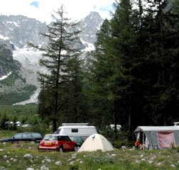 Emplacements au bord de la forrt