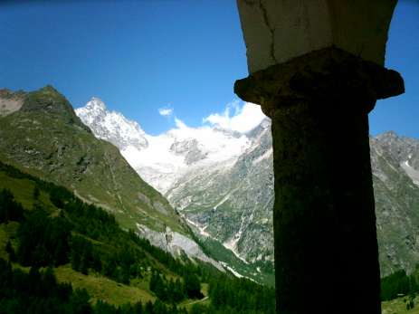 Vue du glacier de l'a Neuve depuis la chapelle de Ferret